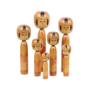 Lot van 7 Kokeshi Poppen Tomio Sato Handgeschilderd Hout Japan
