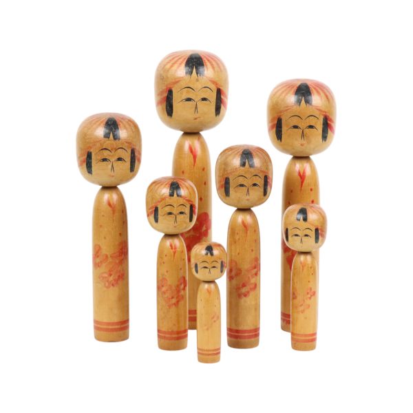 Lot van 7 Kokeshi Poppen Tomio Sato Handgeschilderd Hout Japan Lot van 7 Kokeshi Poppen Tomio Sato Handgeschilderd Hout Japan