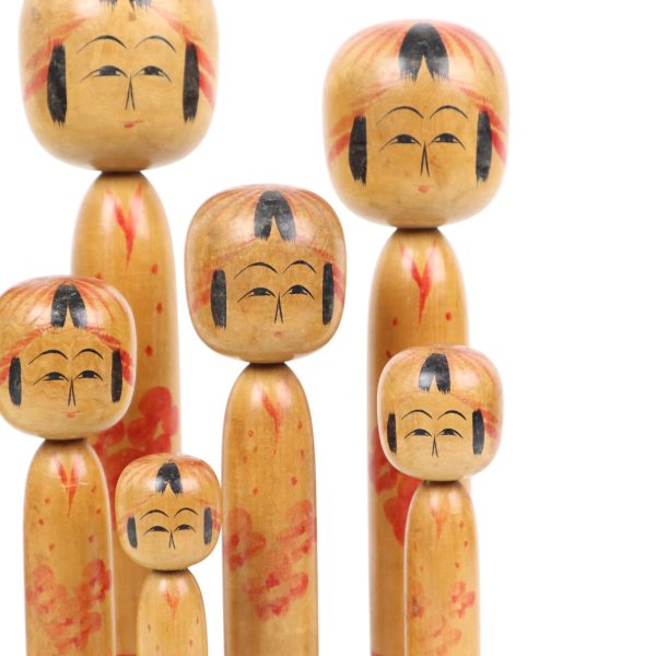 Lot van 7 Kokeshi Poppen Tomio Sato Handgeschilderd Hout Japan Lot van 7 Kokeshi Poppen Tomio Sato Handgeschilderd Hout Japan