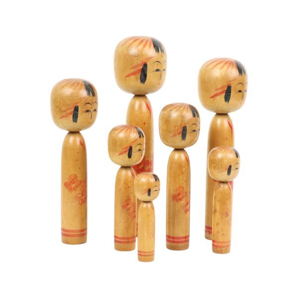 Lot van 7 Kokeshi Poppen Tomio Sato Handgeschilderd Hout Japan Lot van 7 Kokeshi Poppen Tomio Sato Handgeschilderd Hout Japan