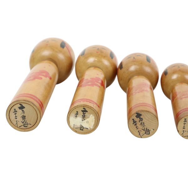 Lot van 7 Kokeshi Poppen Tomio Sato Handgeschilderd Hout Japan Lot van 7 Kokeshi Poppen Tomio Sato Handgeschilderd Hout Japan