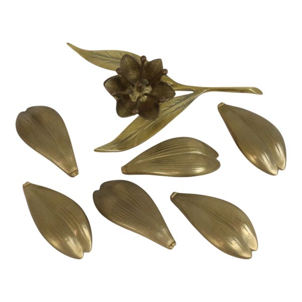 Mid Century Messing Lelie Bloem Sculptuur Beeldje Asbak Mid Century Messing Lelie Bloem Sculptuur Beeldje Asbak